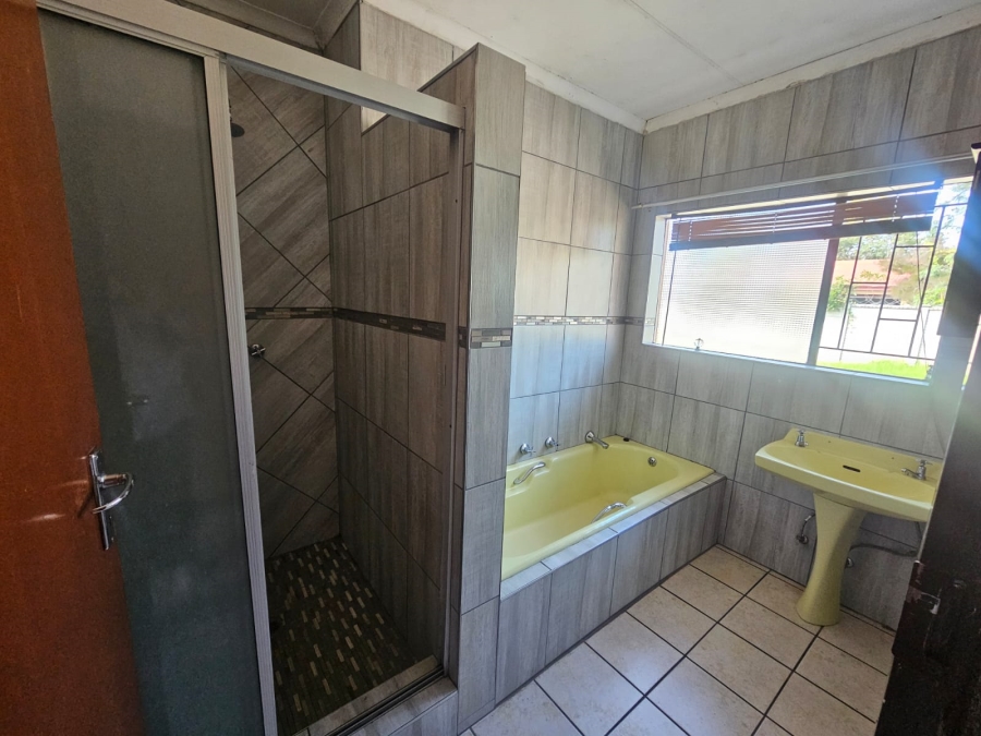 To Let 5 Bedroom Property for Rent in Vaalpark Free State